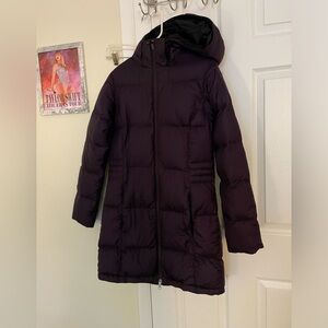 Mountain hardwear women’s puffer coat size small purple with hood